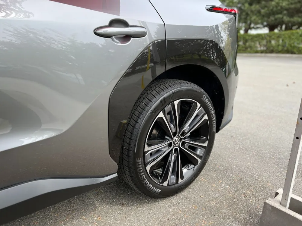 2023 Toyota bZ4X XLE Tech in Heavy Metal 9